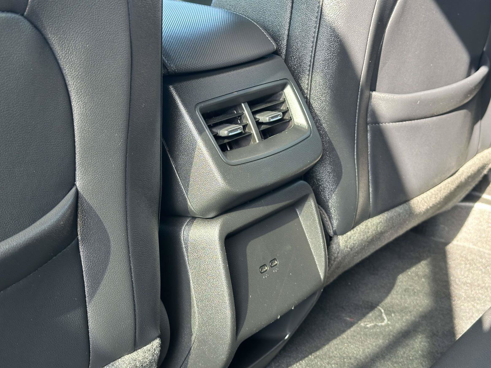 Used 2024 Chevrolet Equinox EV LT FWD image 25