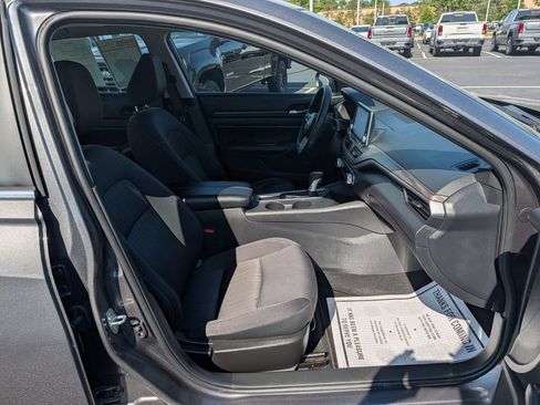 Used 2025 Nissan Altima 2.5 SV FWD image 18