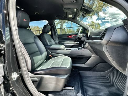 Used 2024 Chevrolet Traverse Z71 w/ Enhanced Driving Package image 9