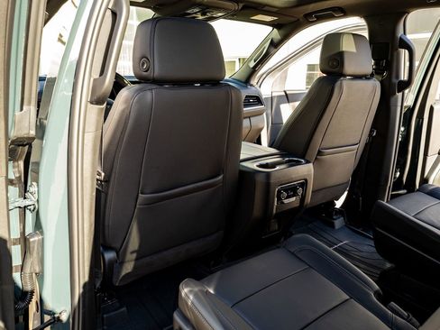 Used 2025 Chevrolet Tahoe Z71 w/ Comfort Package image 33