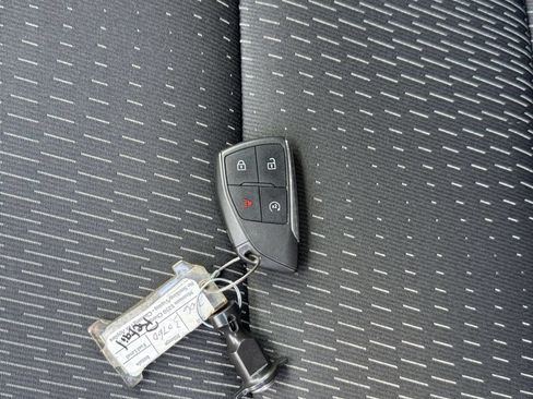 Used 2025 Chevrolet Equinox LT FWD image 22