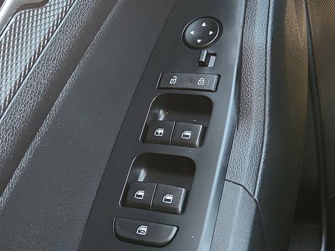 Used 2024 Kia Sportage LX image 19