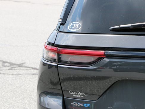 Used 2022 Jeep Grand Cherokee Summit AWD/4WD image 6