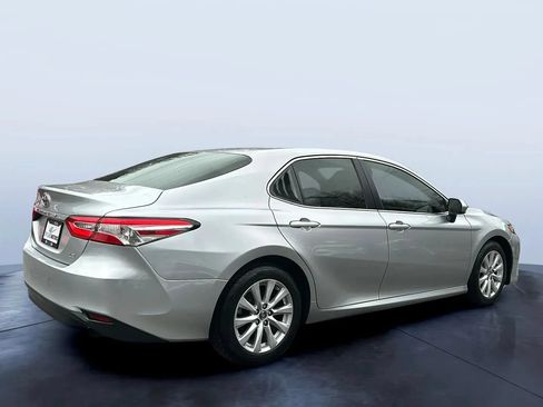Used 2018 Toyota Camry LE FWD image 5