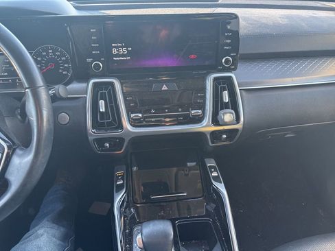 Certified 2022 Kia Sorento SX image 10