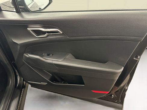 Used 2024 Kia Sportage LX image 32