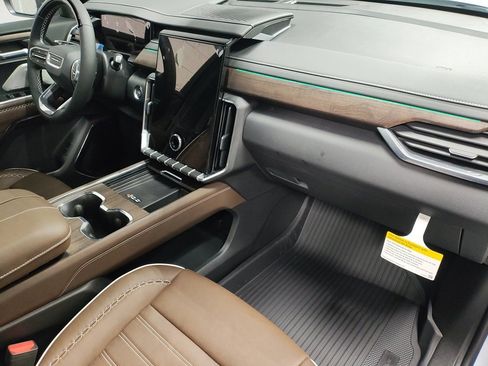 New 2026 GMC Acadia Denali Ultimate w/ LPO, Floor Liner Package image 8