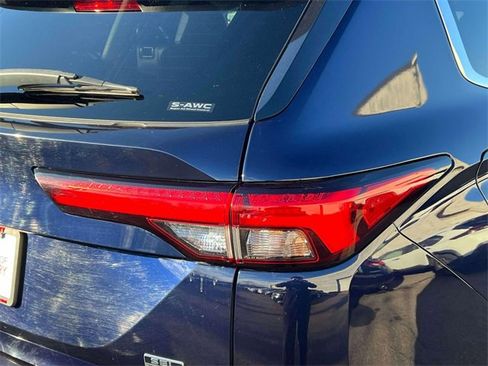 Used 2022 Mitsubishi Outlander SEL image 9