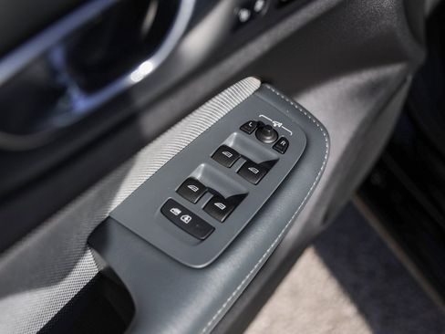 Used 2022 Volvo S60 B5 R-Design w/ Climate Package image 26