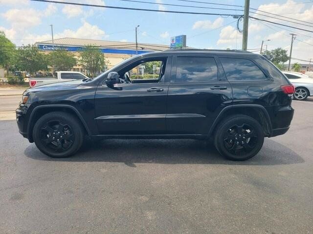 Used 2019 Jeep Grand Cherokee Laredo AWD/4WD image 3