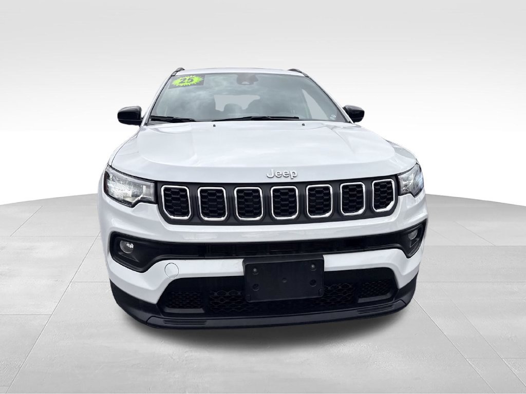 Used 2025 Jeep Compass Latitude w/ Sun & Sound Group AWD/4WD image 20