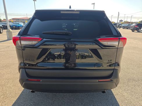 Used 2024 Toyota RAV4 LE AWD/4WD image 4