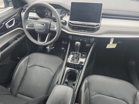 Used 2023 Jeep Compass Limited image 32