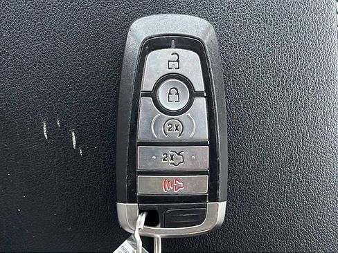 Used 2019 Ford Edge Titanium FWD image 27