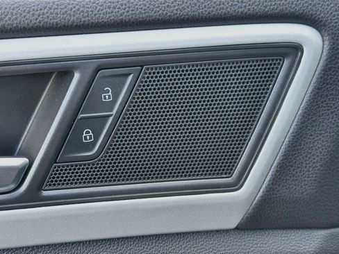 Used 2023 Volkswagen Atlas Cross Sport SE FWD image 22