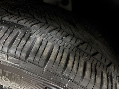 Used 2023 Chevrolet Traverse RS image 27