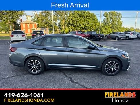 Used 2025 Volkswagen Jetta Sport FWD image 6