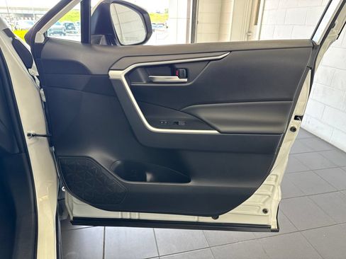 Used 2025 Toyota RAV4 XLE AWD/4WD image 49