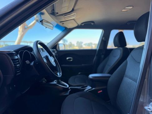 Used 2014 Kia Soul + FWD image 8