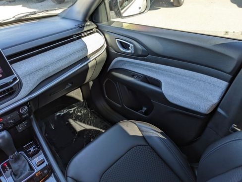 Used 2023 Jeep Compass Latitude image 20