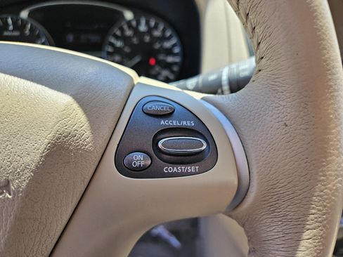 Used 2015 Nissan Pathfinder SL w/ SL Premium Package FWD image 26