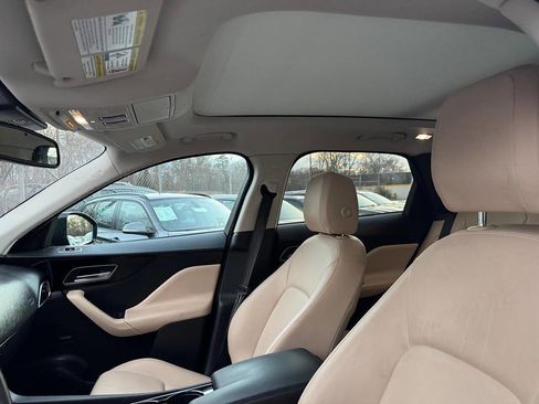 Used 2017 Jaguar F-PACE Premium image 33