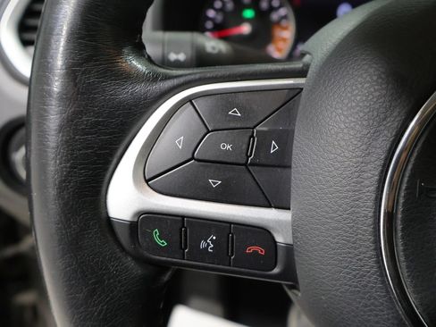 Certified 2018 Jeep Renegade Latitude w/ UConnect 8.4 Nav Group AWD/4WD image 40