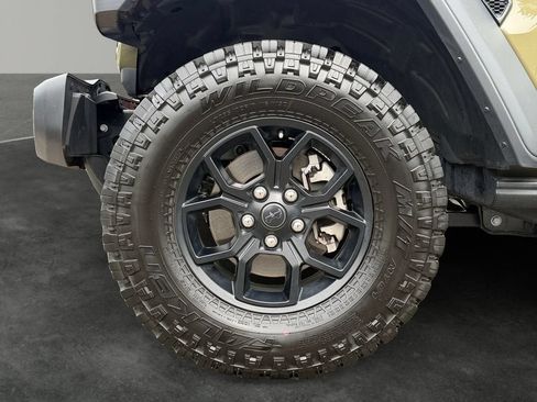 Used 2025 Jeep Wrangler Sport AWD/4WD image 4