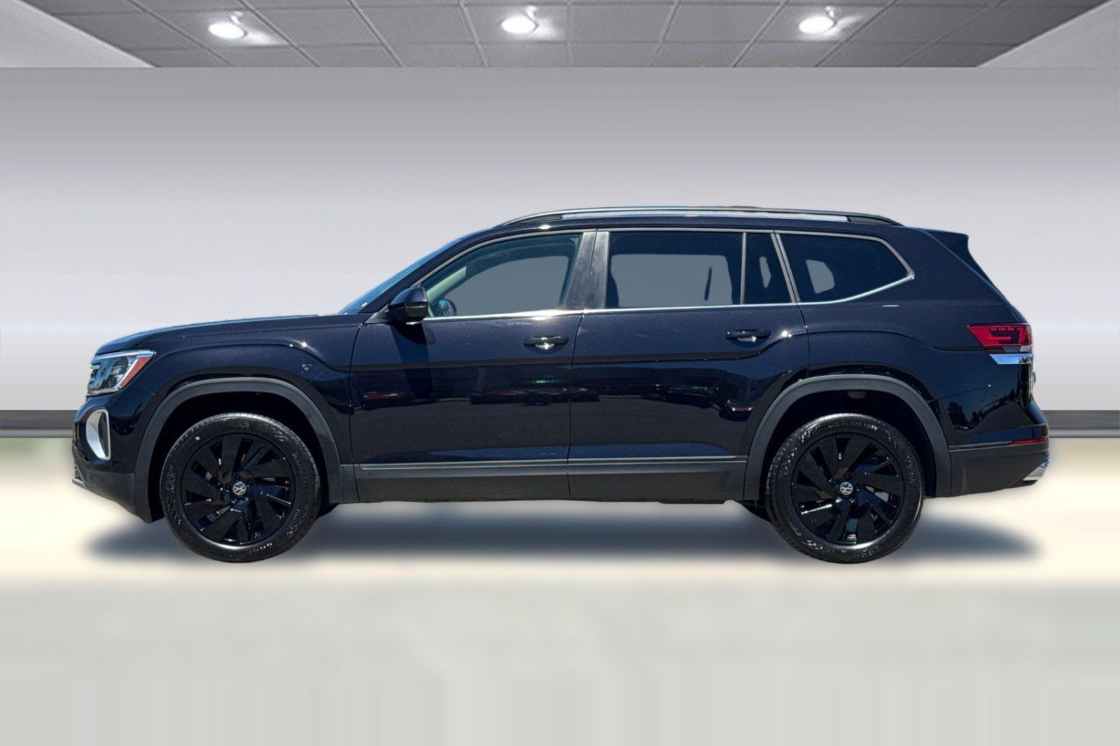 Used 2026 Volkswagen Atlas SE AWD/4WD image 2