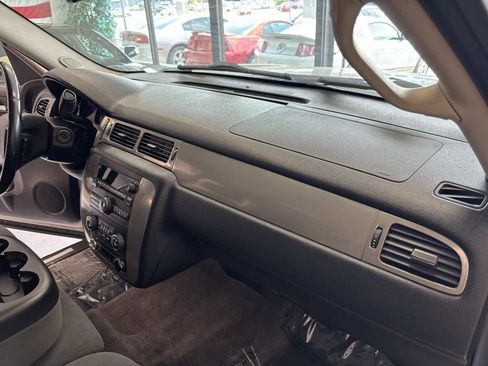 Used 2008 Chevrolet Suburban LS image 14