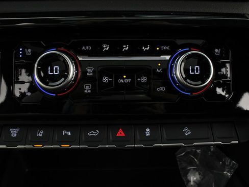 New 2026 GMC Sierra 2500 AT4 w/ AT4 Premium Plus Package AWD/4WD image 8