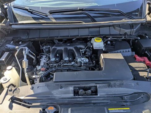 Used 2024 Nissan Pathfinder SV image 39