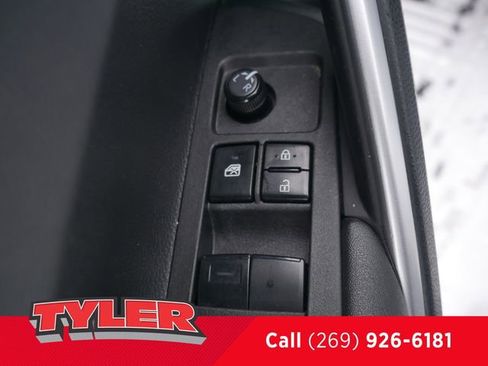 Used 2023 Toyota Corolla Cross XLE image 22