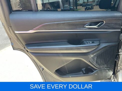 Used 2023 Jeep Grand Cherokee L Limited AWD/4WD image 13