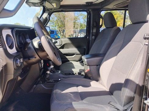 Certified 2024 Jeep Gladiator Sport image 11