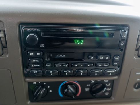 Used 2000 Ford F250 Lariat image 17