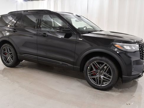New 2026 Ford Explorer ST-Line w/ ST-Line Street Pack AWD/4WD image 5