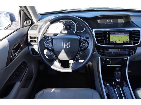 Used 2016 Honda Accord Touring image 18