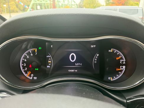 Used 2016 Jeep Grand Cherokee Laredo 75th Anniversary image 19