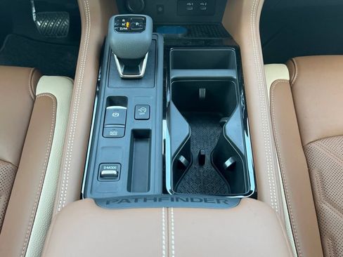 New 2026 Nissan Pathfinder Platinum FWD image 12