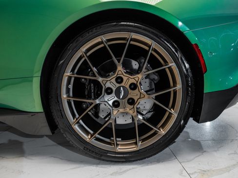 Used 2025 Aston Martin Vanquish Coupe image 42