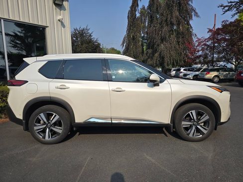 Used 2023 Nissan Rogue SL w/ SL Premium Package AWD/4WD image 3