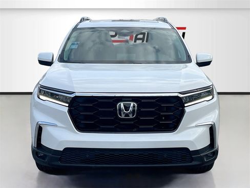 Used 2024 Honda Pilot Touring image 2