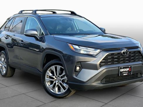 Used 2022 Toyota RAV4 XLE Premium FWD image 3