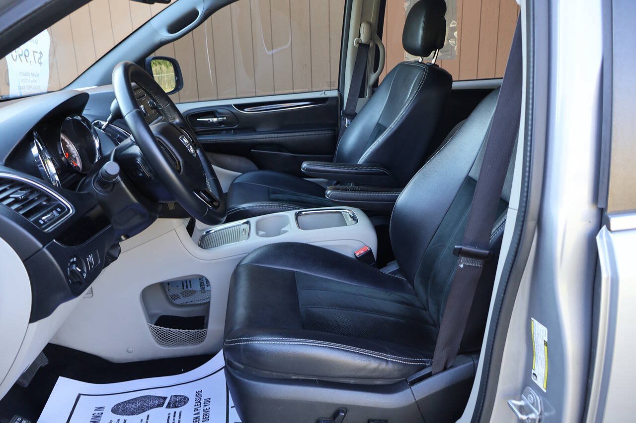 Used 2017 Dodge Grand Caravan SXT FWD image 14