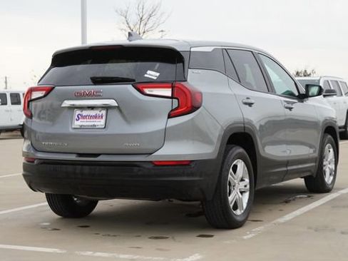 Used 2024 GMC Terrain SLE image 9