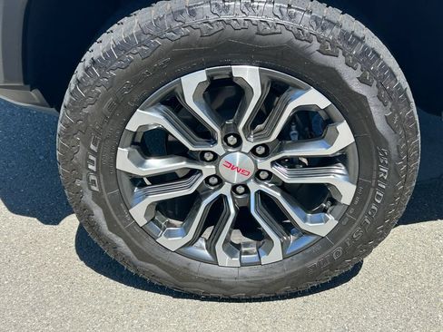 Used 2024 GMC Canyon Denali AWD/4WD image 9