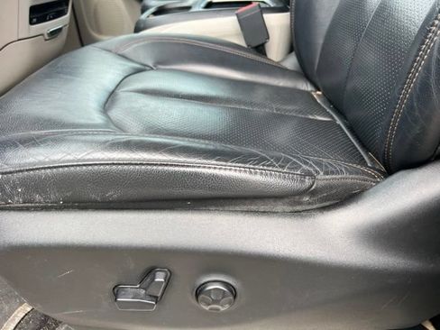 Used 2018 Chrysler Pacifica Touring-L Plus FWD image 17