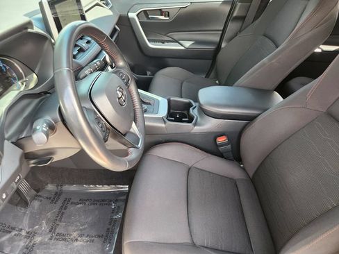 Used 2024 Toyota RAV4 SE w/ Weather & Moonroof Package AWD/4WD image 4