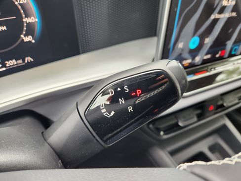 New 2025 Volkswagen Tiguan SE image 14